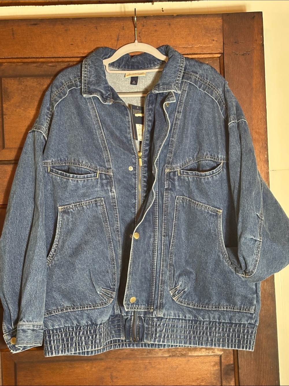NWT Universal Thread Womens XL Relaxed Bomber Denim Jacket Medium Wash